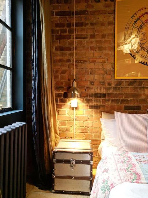 Stylish 1 Bed With Large Plant Filled Garden Londres